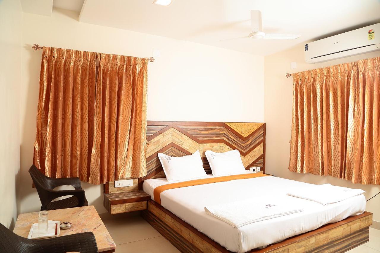 Annai In Saravana Bhavan Fine Stay And Restaurant Velankanni Exterior photo