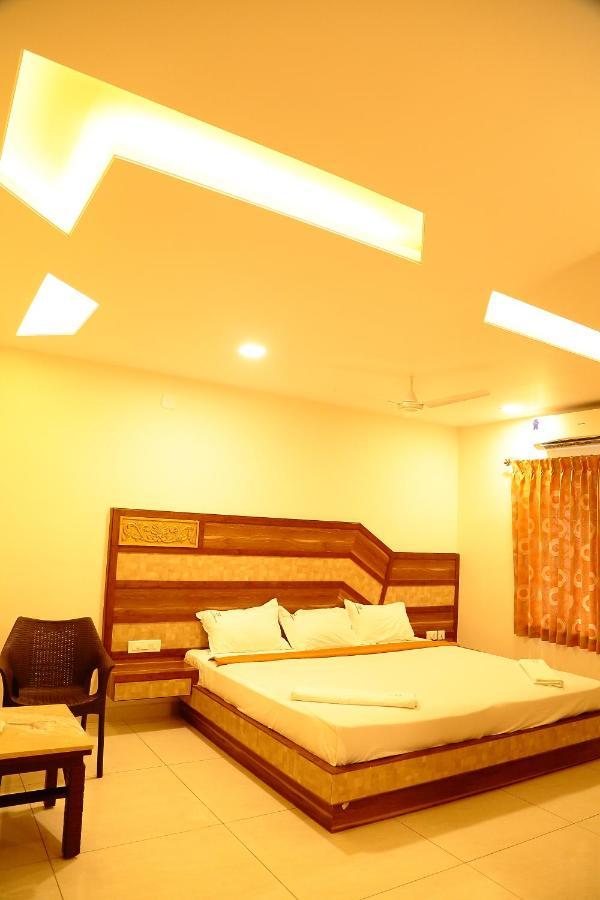 Annai In Saravana Bhavan Fine Stay And Restaurant Velankanni Exterior photo